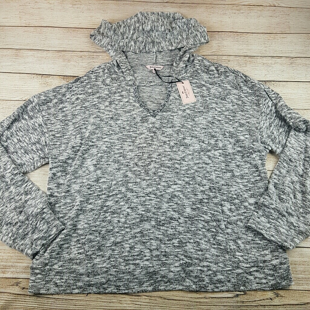 🌟B2G1 Juicy Couture Keyhole Neck Hoodie 
XL